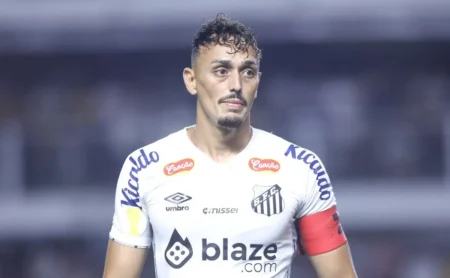 Atletas suspenso no duelo entre Santos e Internacional