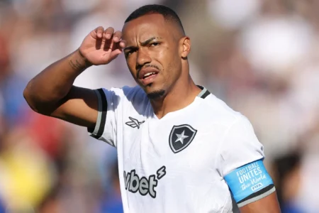 "Botafogo Rejeita Oferta do Clube dos Emirados Árabes para Marlon Freitas"