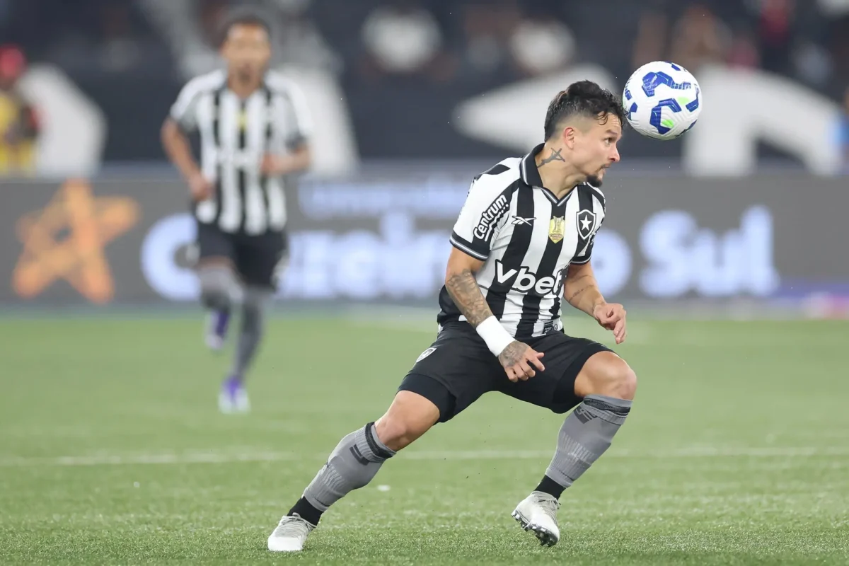 Botafogo recusa proposta milionária pelo Spartak por Artur