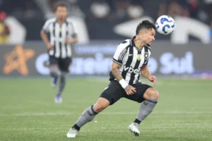Botafogo recusa proposta milionária pelo Spartak por Artur