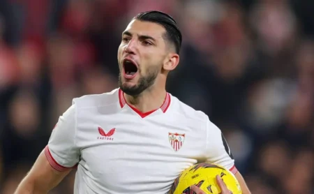 Botafogo vai atrás de Rafa Mir, do Sevilla, e negociação ganha força no Rio de Janeiro