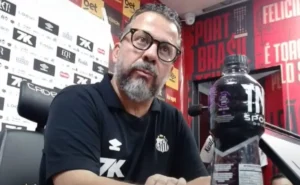 Cléber Xavier analisa empate do Santos contra o Sport e justifica mudanças: "Fizemos um 5-2-2 arriscado e não deu certo"