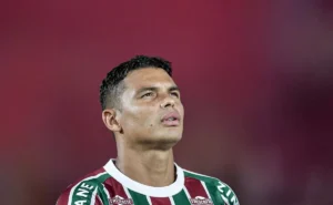 Com Experiência e Mística, Thiago Silva Retorna ao Time em Jogo Decisivo contra o São Paulo