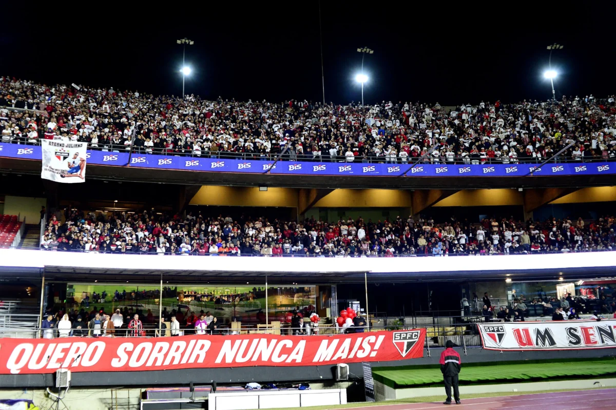 Corinthians denuncia canto discriminatório de torcedores do São Paulo à CBF e ao STJD