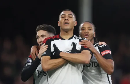"Corinthians entra em negociação para contratar Carlos Vinícius"