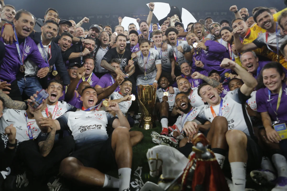 Corinthians paga premiação de R$ 12 milhões ao elenco