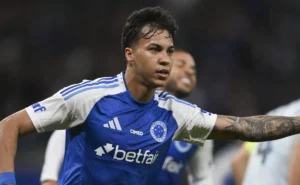 Cruzeiro estica a corda para não perder Kaio Jorge diante de interesses da Europa