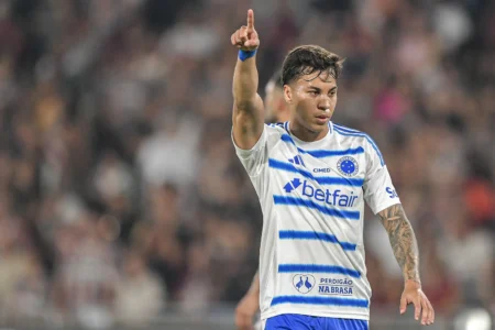 Cruzeiro lidera o Brasileirão após 11 anos sem conquista