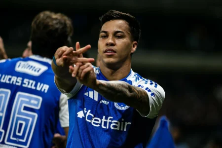 Cruzeiro mantém Kaio Jorge firme em meio a intensas negociações no mercado