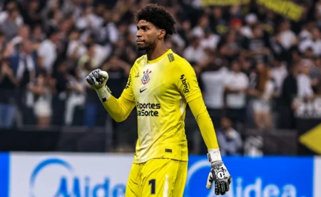 Da aposta a campeão: Hugo Souza completa um ano de Corinthians em novo patamar
