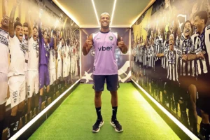 Danilo é apresentado oficialmente pelo Botafogo
