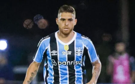 "Desabafos de Cuéllar: Erro no Grêmio e Caminho para o Retorno aos Gramados"