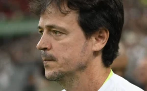 Diniz cita atacante do Palmeiras e revela seu desejo de contratação: “Eu traria o Paulinho, que é vascaíno”