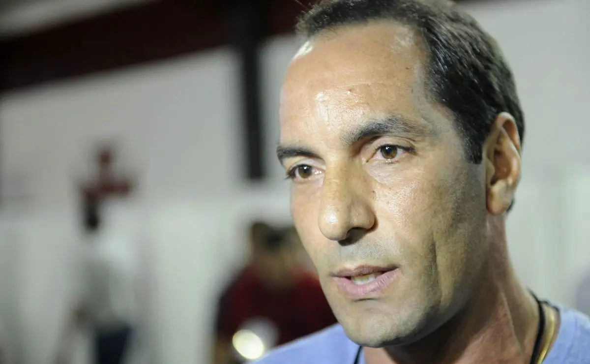 "Edmundo Afirma que Thiago Mendes Chegou ao Vasco por Exigência do Empresário para Renovação de Léo Jardim"