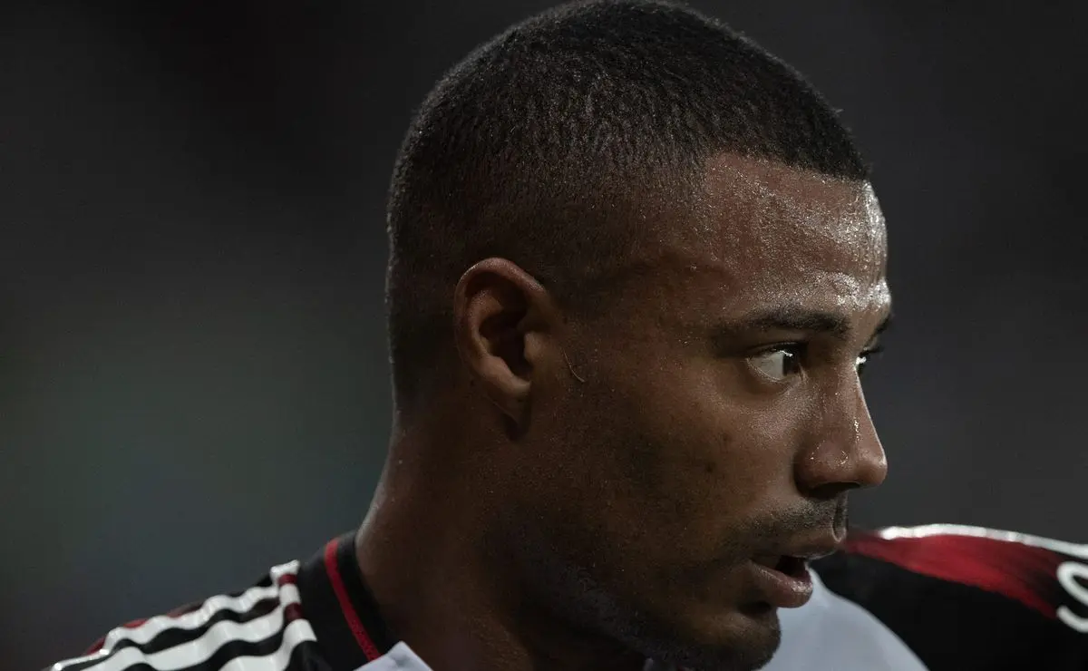 Elenco do Flamengo racha com setor médico após polêmica envolvendo De La Cruz