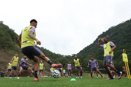 Escalação do Botafogo: com Artur de volta, o time terá força máxima contra o Bragantino