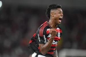 Escalação do Flamengo: Bruno Henrique volta, e Everton Araújo substitui Allan contra Bragantino