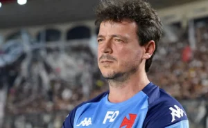Escalação do Vasco: Sem João Victor, Fernando Diniz tem dificuldades importantes na defesa