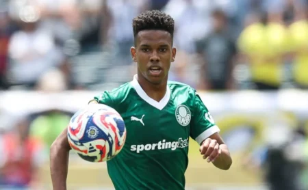 Estêvão enfrenta o Chelsea, seu futuro clube, e pode se despedir do Palmeiras no Mundial