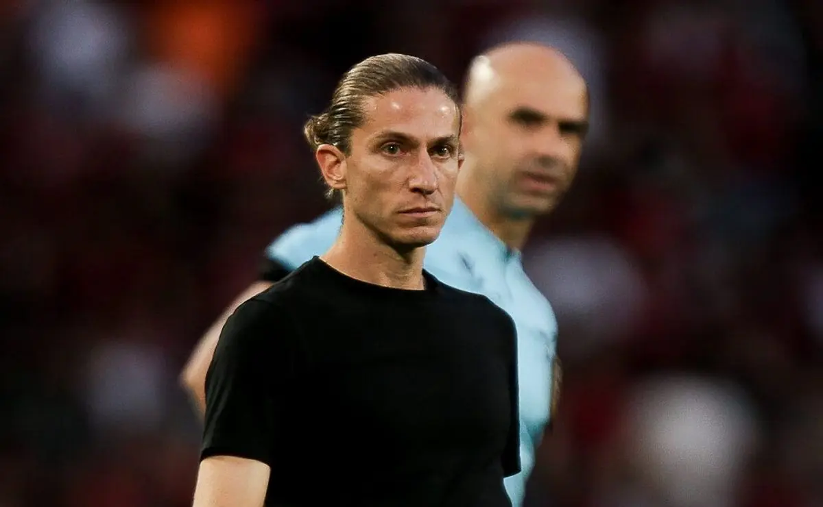 Filipe Luís Aguarda Decisão da Diretoria para Farela Com Michael