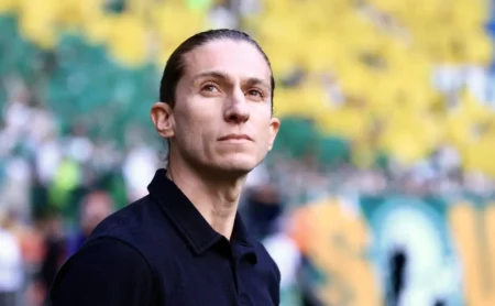 Filipe Luís afirma que o Palmeiras tem potencial para conquistar o Mundial de Clubes: "Futebol, qualquer coisa pode acontecer"