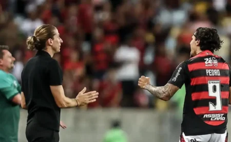 Filipe Luís e Pedro viralizam durante clássico Flamengo x Atlético-MG e torcedores elogiam disposição do atacante