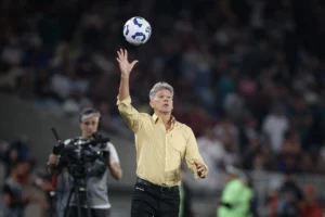 Fluminense busca reforço para substituir Arias
