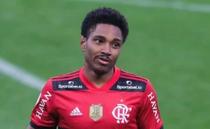 Fluminense pode não concluir a contratação de Vitinho após jogador receber proposta da Arábia Saudita