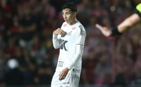 Gabriel Bontempo valoriza reação do Santos em campo contra o Sport e prega pés no chão