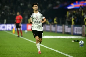 Garro e Martínez levam o terceiro amarelo no Corinthians contra o Botafogo