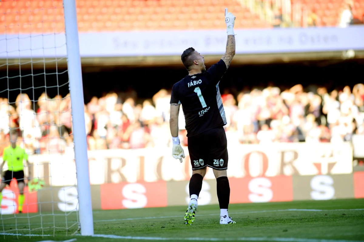 Goleiro do Fluminense volta a defender pênalti durante o Brasileirão após 243 rodadas