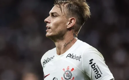 Grêmio propõe contrato de 4 anos para Róger Guedes com salário abaixo de R$ 2,5 milhões