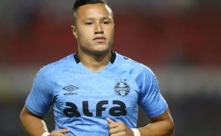Grêmio toma decisão sobre Marlon e define posição sobre multa para Cruzeiro