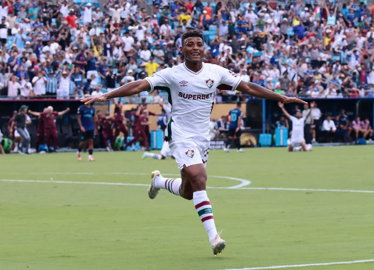 Hércules marca gol e conquista redenção pelo Fluminense