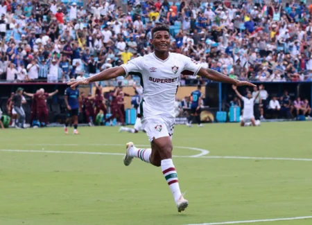 Hércules marca gol e conquista redenção pelo Fluminense