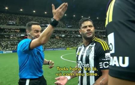 "Hulk indigna-se com árbitro e rejeita cartão estranho"