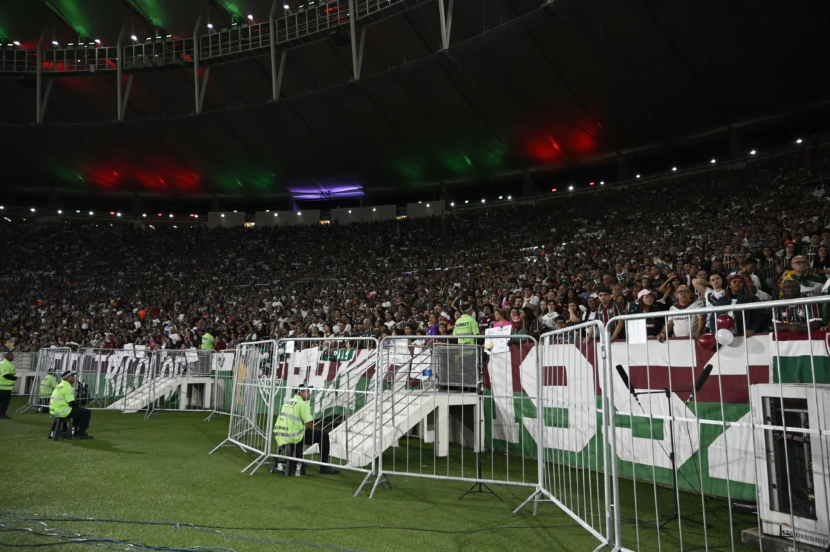 Iluminação do Maracanã: mudança deslumbra, mas administração promete melhorias