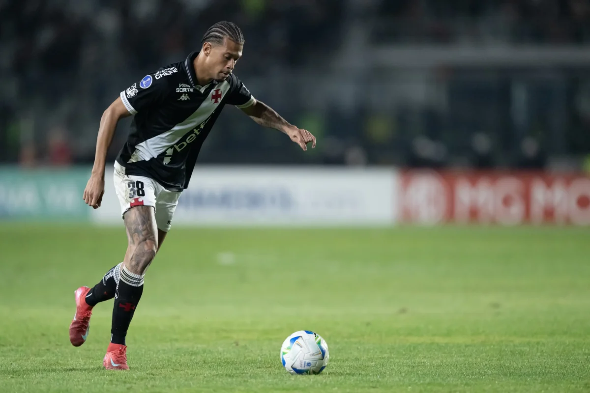 João Victor afirma que torcida do Vasco tem direito a vaiar, segundo ele