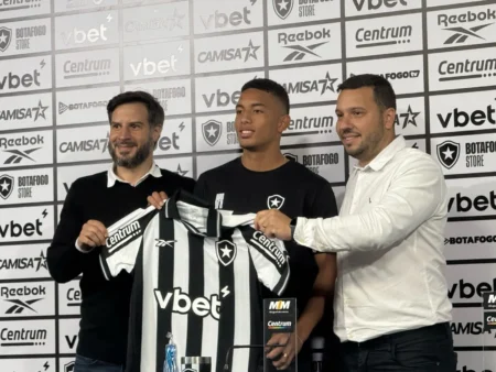 Jordan Barrera é apresentado pelo Botafogo-RJ