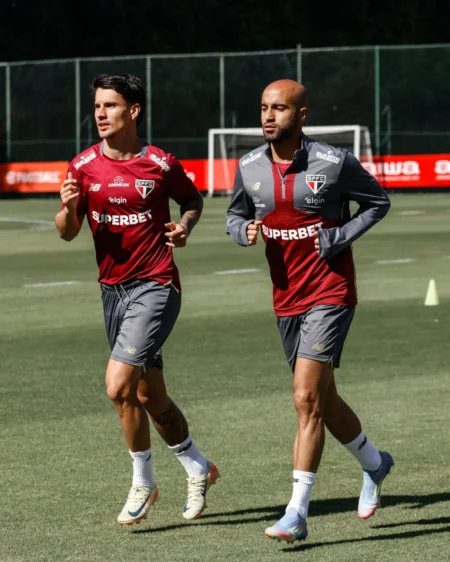"Lucas do São Paulo passa por cirurgia no joelho"