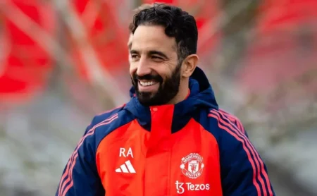 "Manchester United de Ruben Amorim pretende contratar Gabriel Sara, ex-jogador do São Paulo"