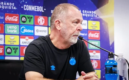 Mano Menezes exalta versatilidade de Villa-Boas no Grêmio: “Ele vale ouro!”