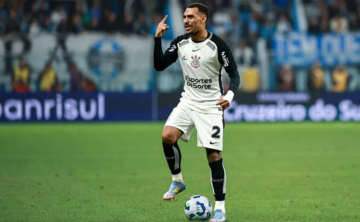 "Matheuzinho quebra o silêncio: 'Não sei se teve festa' sobre polêmica no Corinthians"
