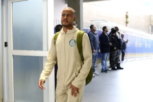 Mayke está perto de acertar sua saída do Palmeiras para se transferir para o Santos até 2027