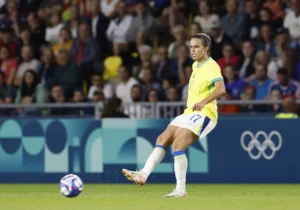 "Meia Vitória é cortada da Copa América Feminina, Yaya do Corinthians a substitui"