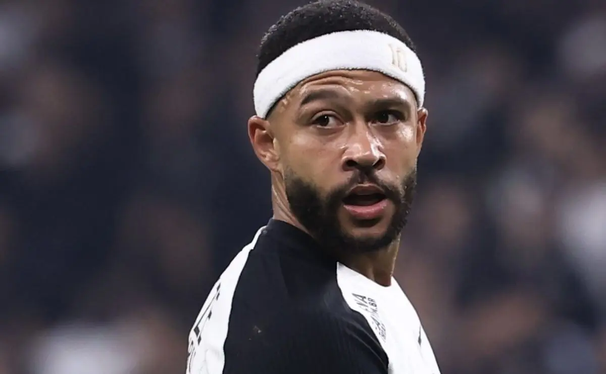 Memphis se reúne com organização e aceita mudar contrato para continuar no Corinthians, diz setorista