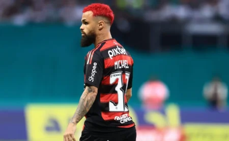 Michael pedia para deixar o Flamengo e analisa oferta do Catar