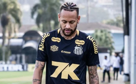 Neymar não será poupado no Santos e Cléber Xavier explica situação física do camisa 10