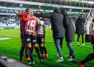 O Drible de futsal e a chapada de matador: Ferreira e Luciano dividem os destaque do gol de vitória do São Paulo