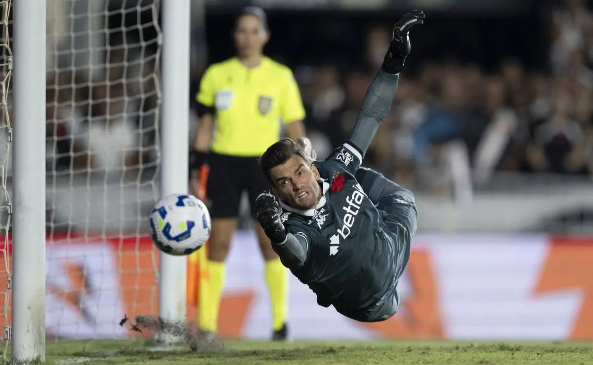 O Goleiro Leão: Léo Jardim é o goleiro com mais pênaltis defendidos na Série A desde que chegou ao Vasco